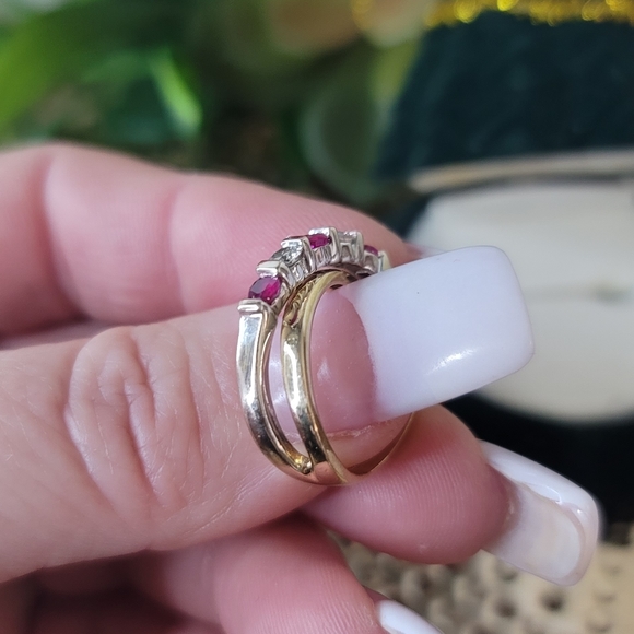 White and yellow gold Ruby and Diamond criss-cross band size 6. - Picture 4 of 7